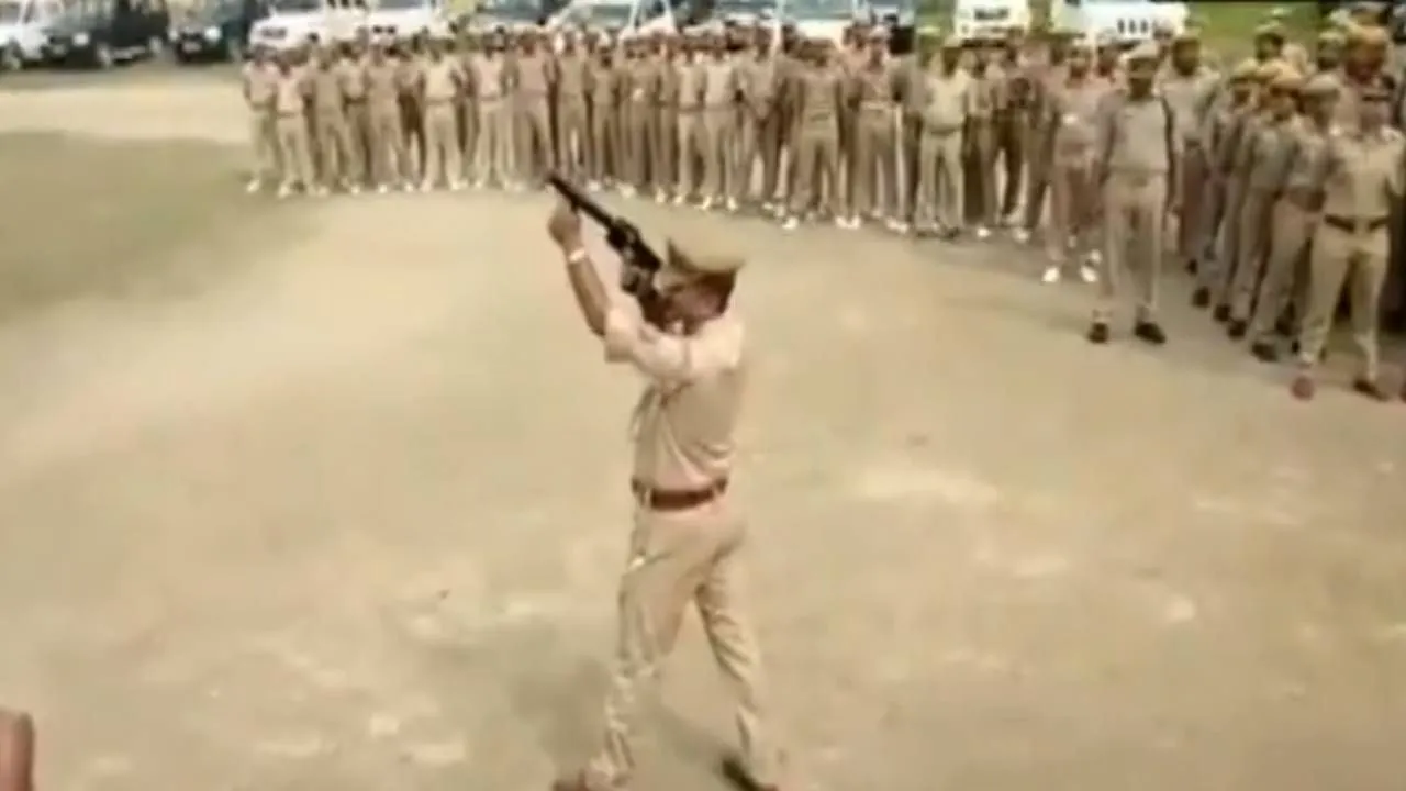 Video: टांय-टांय फिस्स हो गए बलिया पुलिस के गोले, अभ्यास में बोल गईं बंदूकें