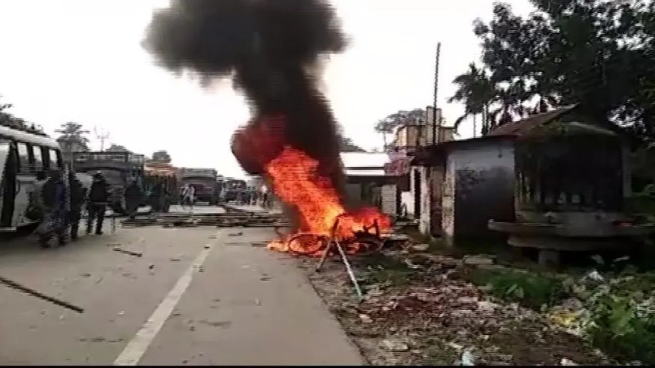 West Bengal Clash : कूचबिहार में BJP और TMC के कार्यकर्ताओं के बीच संघर्ष, कई लोग घायल