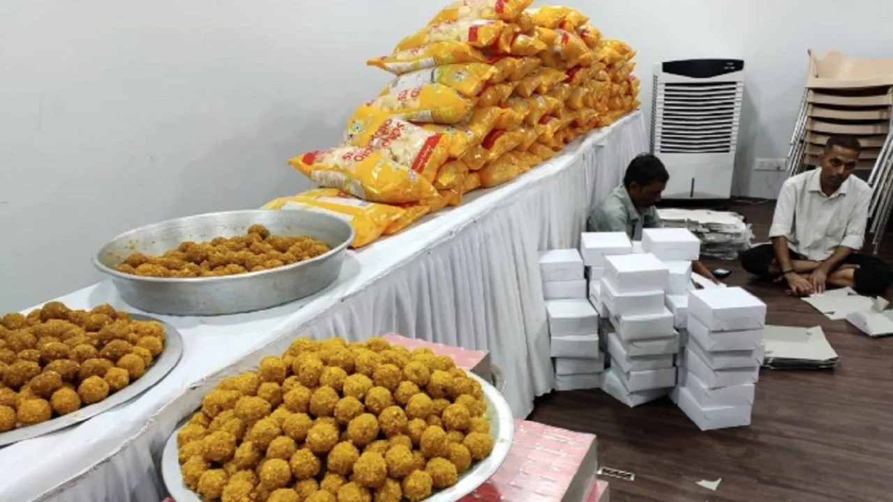 महाराष्ट्रः फडणवीस की दोबारा ताजपोशी की तैयारी शुरू, मिठाई व कार्यालय सज कर तैयार