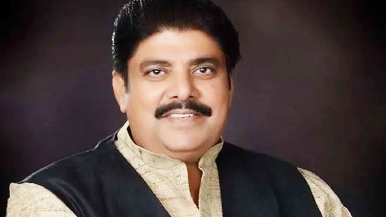 दुष्यंत चौटाला के पिता अजय चौटाला को जेल से मिली छुट्टी, जानें कितने दिन रहेंगे बाहर
