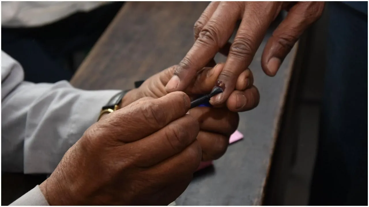 बिहार (Bihar) का उपचुनाव राजनीतिक दलों को सबक सिखा गया