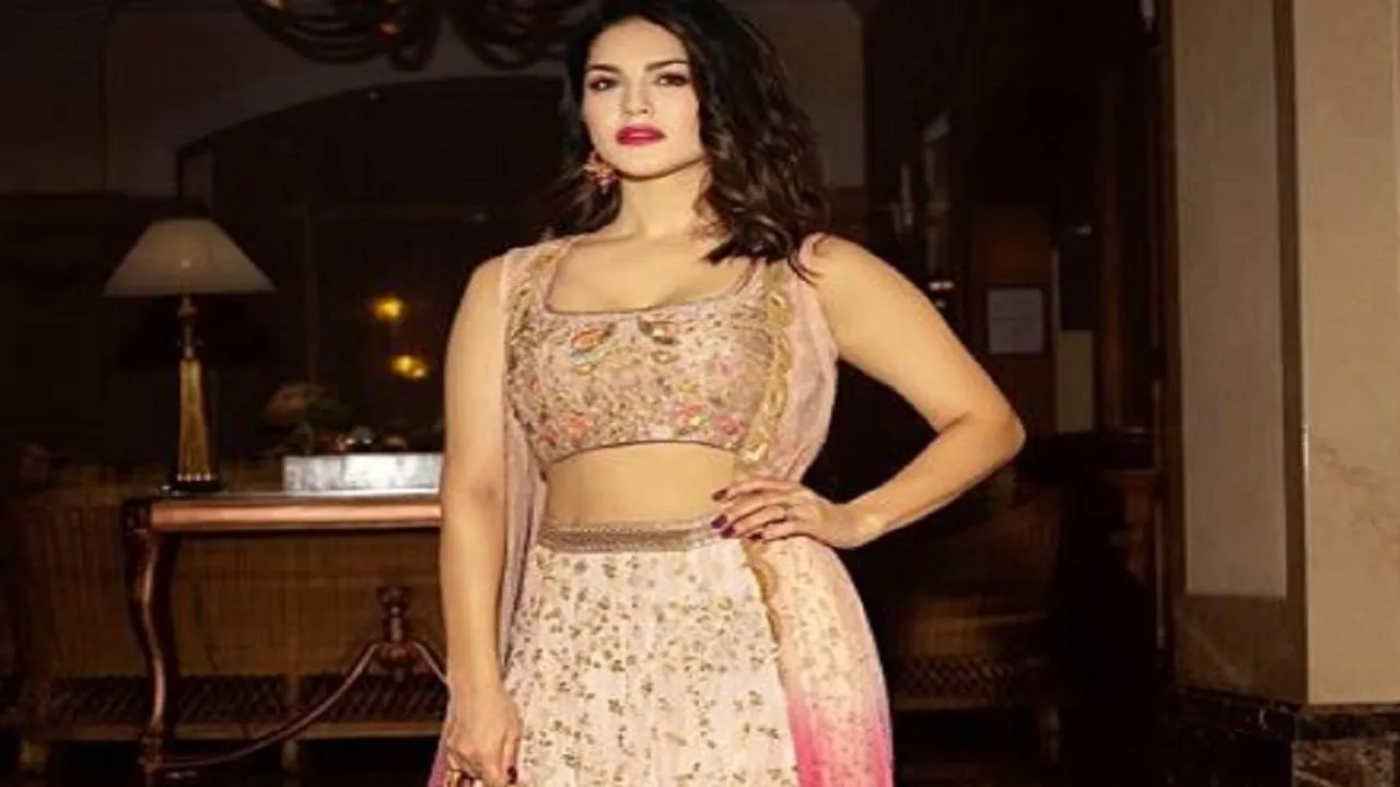 दिवाली पर Traditional Look में दिखीं सनी लियोन, शेयर की तस्वीर