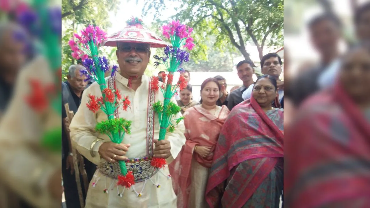 CM भूपेश बघेल ने सीएम आवास पर परिवार के साथ की गोवर्धन की पूजा