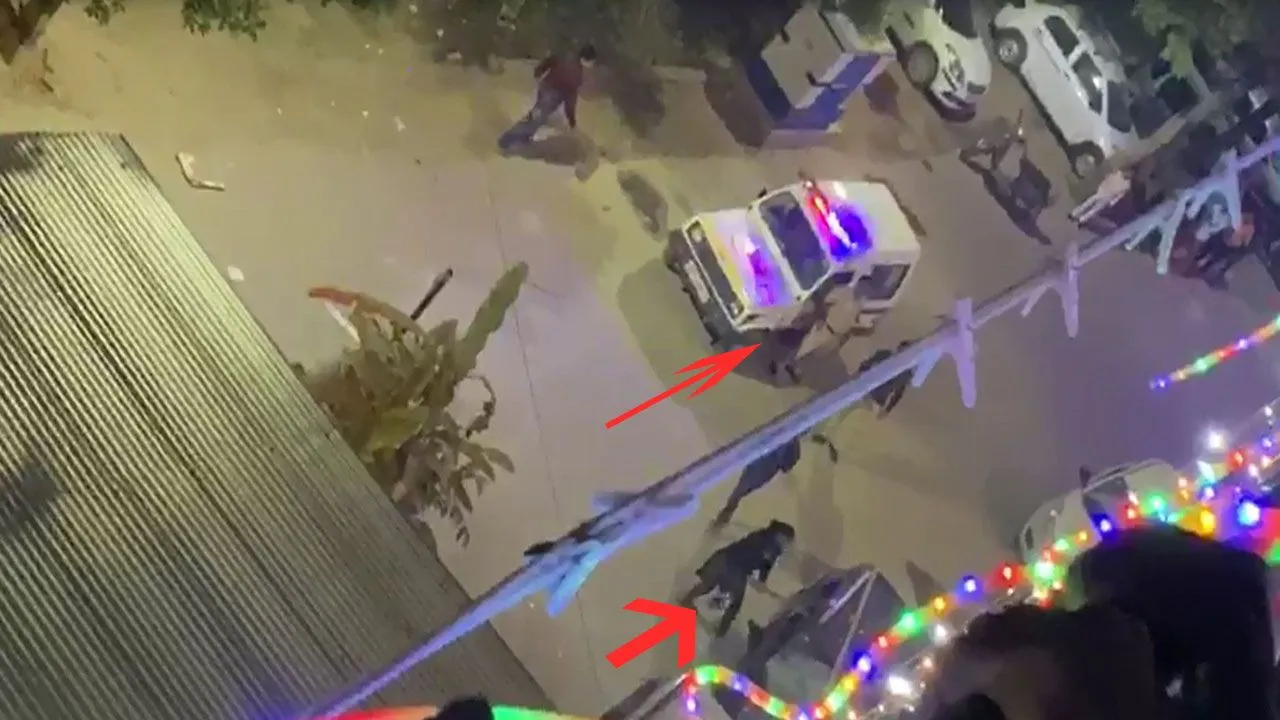 VIDEO: दिवाली के दिन जब दिल्ली पुलिस दिखाई दी बेबस, महिलाओं संग पुरुषों ने गाड़ियों में की तोड़फोड़