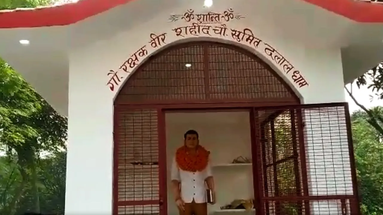 बुलंदशहर हिंसा के मृतक आरोपी की प्रतिमा स्थापित, पिता ने दी धर्म परिवर्तन की चेतावनी, जानें क्यों