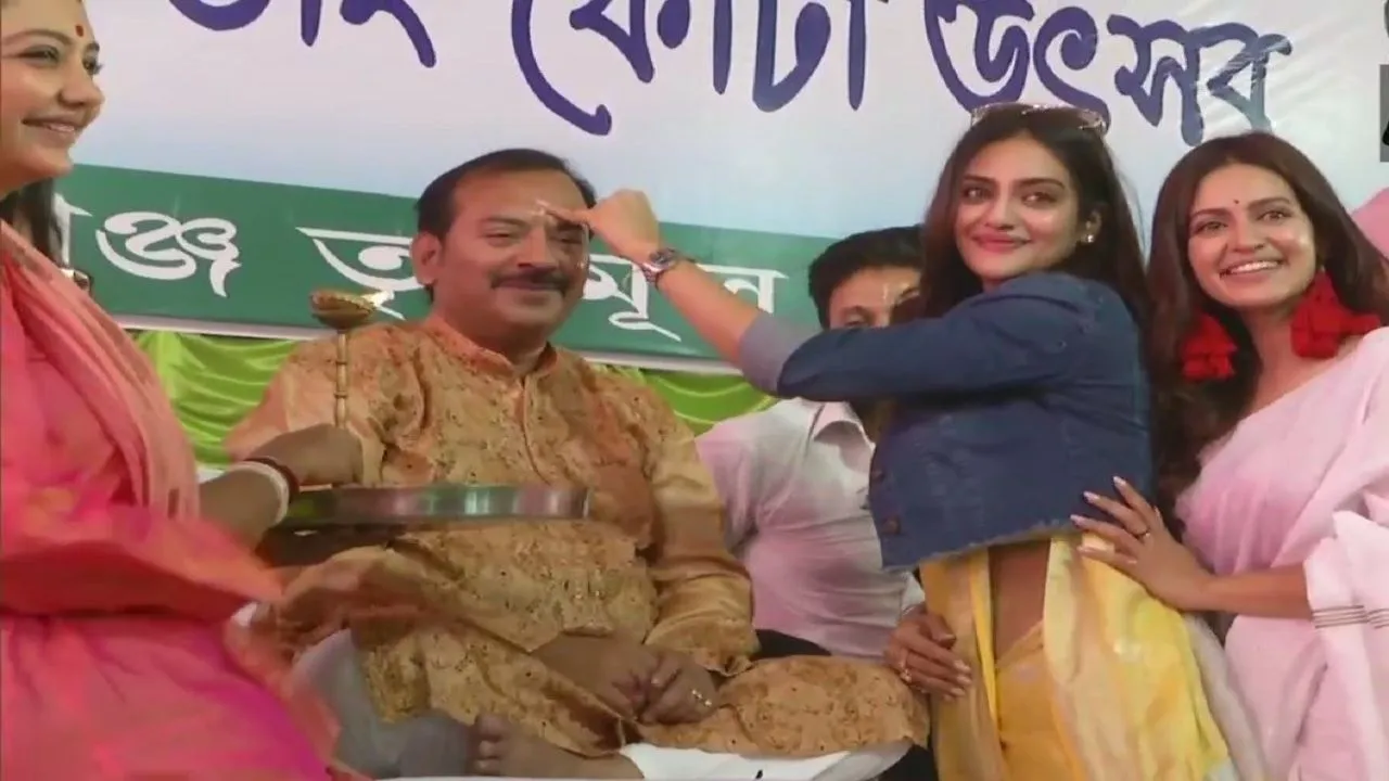 TMC सांसद नुसरत जहां ने मिमी चक्रवर्ती के साथ ऐसे मनाया भाई फोंटा, तस्वीरें सोशल मीडिया पर वायरल