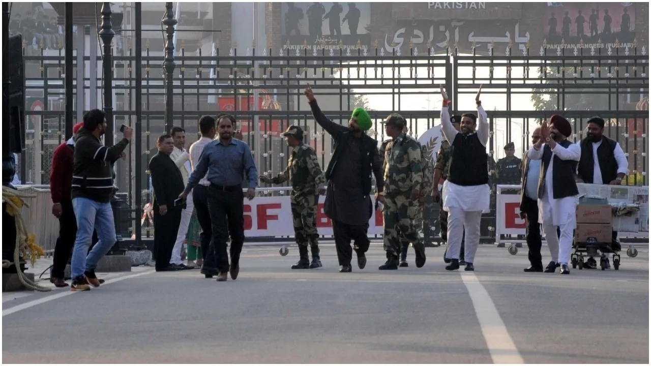 नवजोत सिंह सिद्धू (Navjot Singh Sidhu) ने इमरान खान (Imran Khan) के करतारपुर कॉरिडोर के उद्घाटन के न्यौता को स्वीकारा