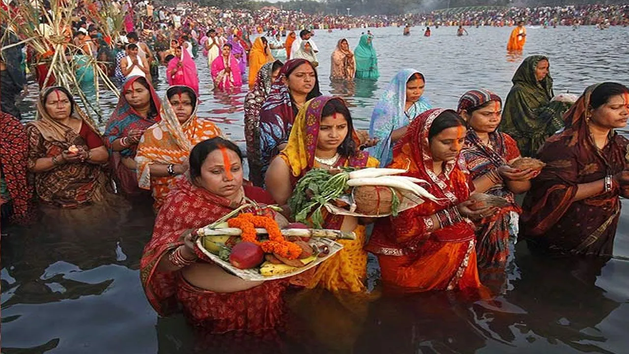 छठ महापर्व: खरना से शुरू हुआ 36 घंटे का उपवास, आज पहला अर्घ्य
