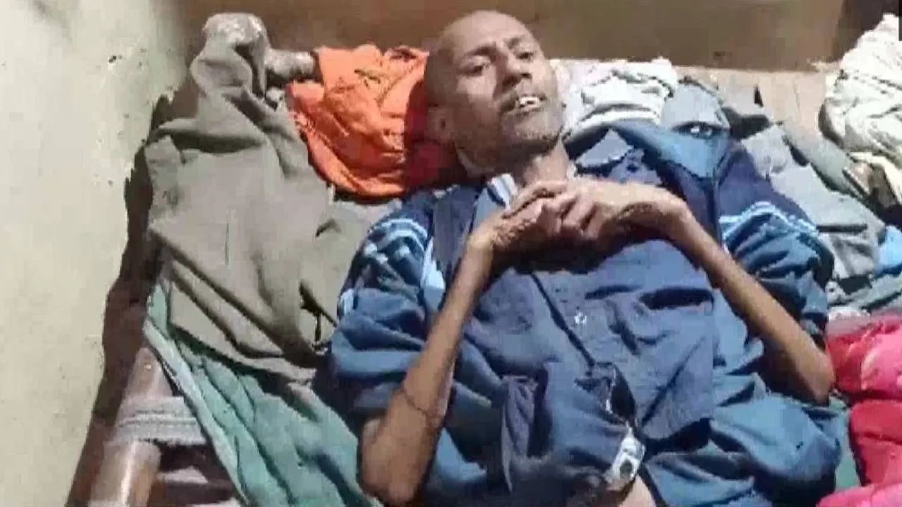 6 दिन तक खाने को नहीं मिला अन्न का दाना, बिगड़ी तबीयत तो ऐसा बोले डीएम साहब