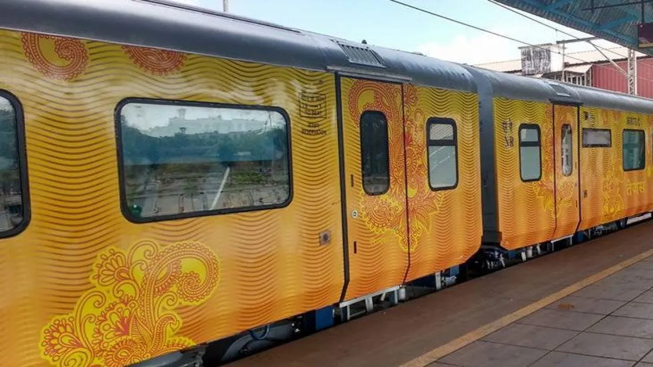 Fact Check: क्या तेजस में खराब खाना खाकर लोग ICU में भर्ती हो गए? जानें सच्चाई