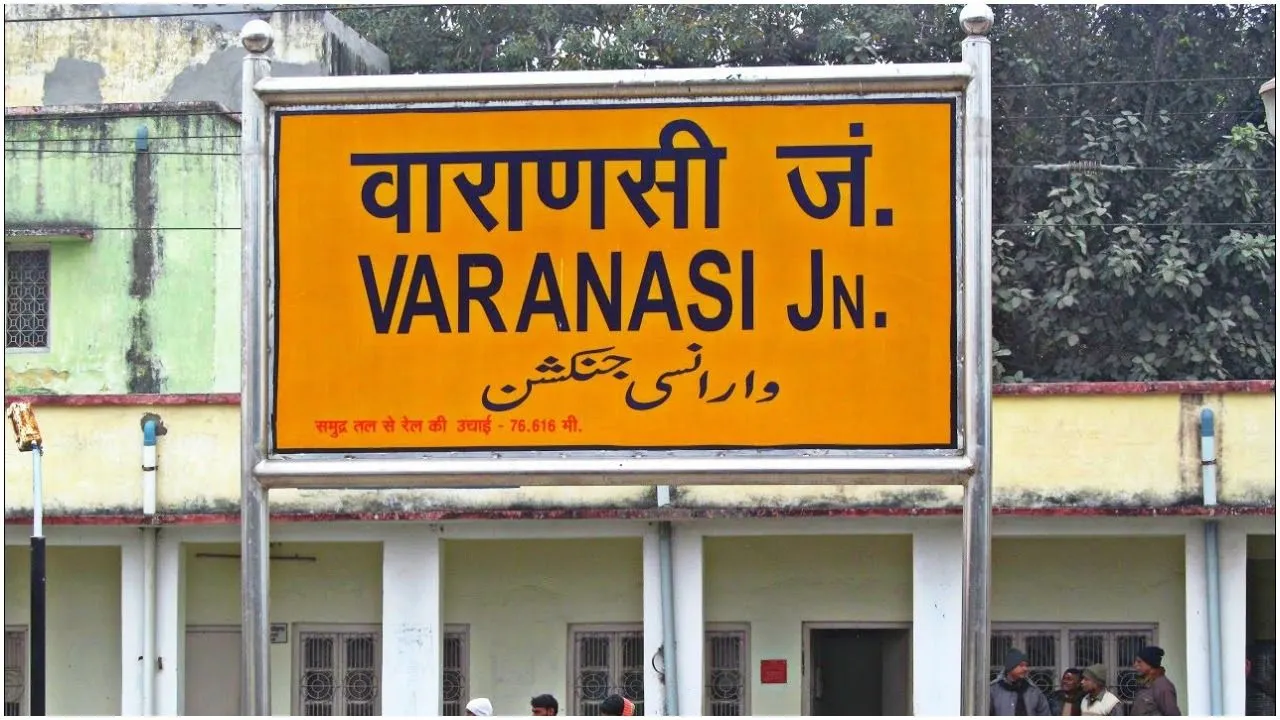 काशी में पावर कट, योगी सरकार ने डायरेक्टर को डिमोट कर बनाया इंजीनियर