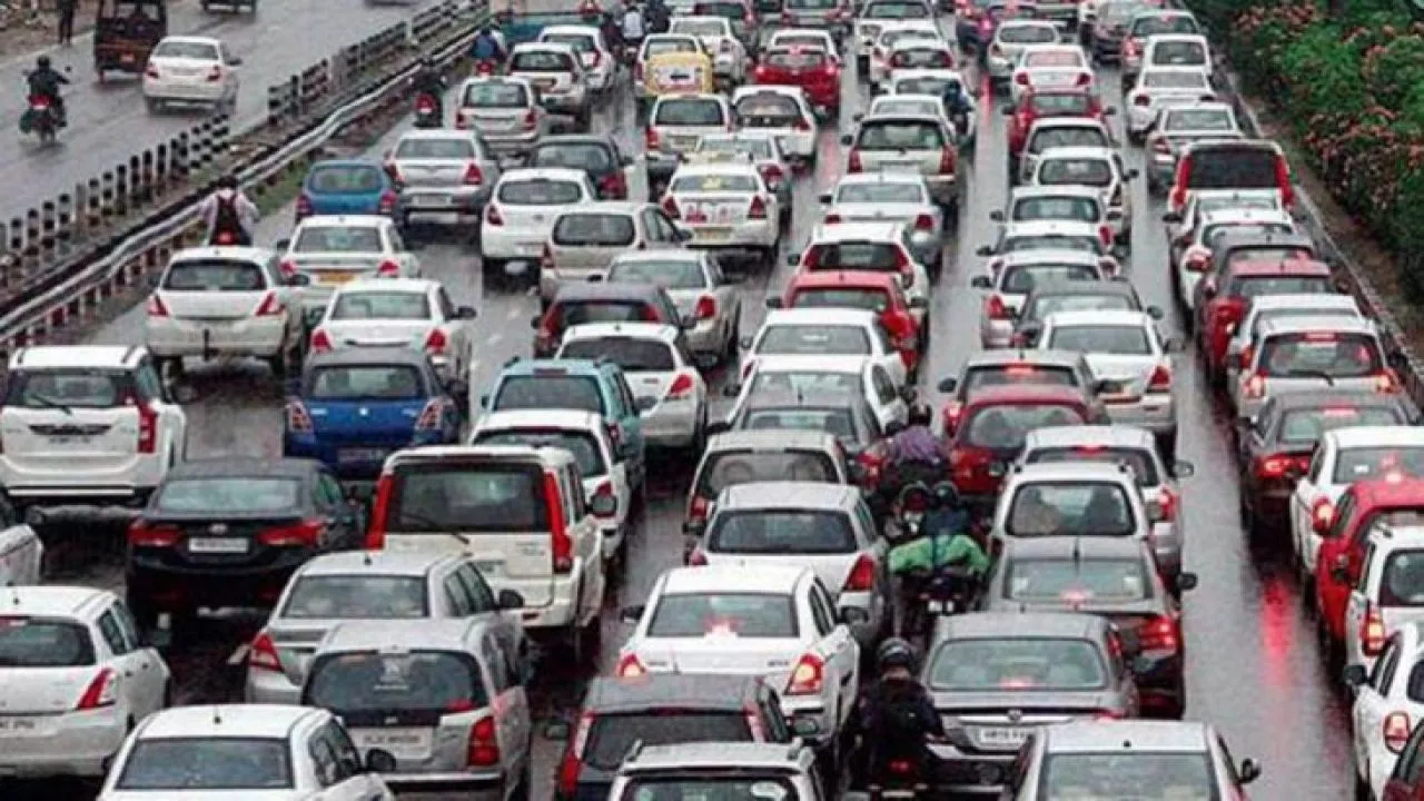 Odd-Even: सड़कों पर दौड़ेंगी DTC की 2000 अतिरिक्‍त बसें, 61 अतिरिक्‍त फेरे लगाएगी मेट्रो