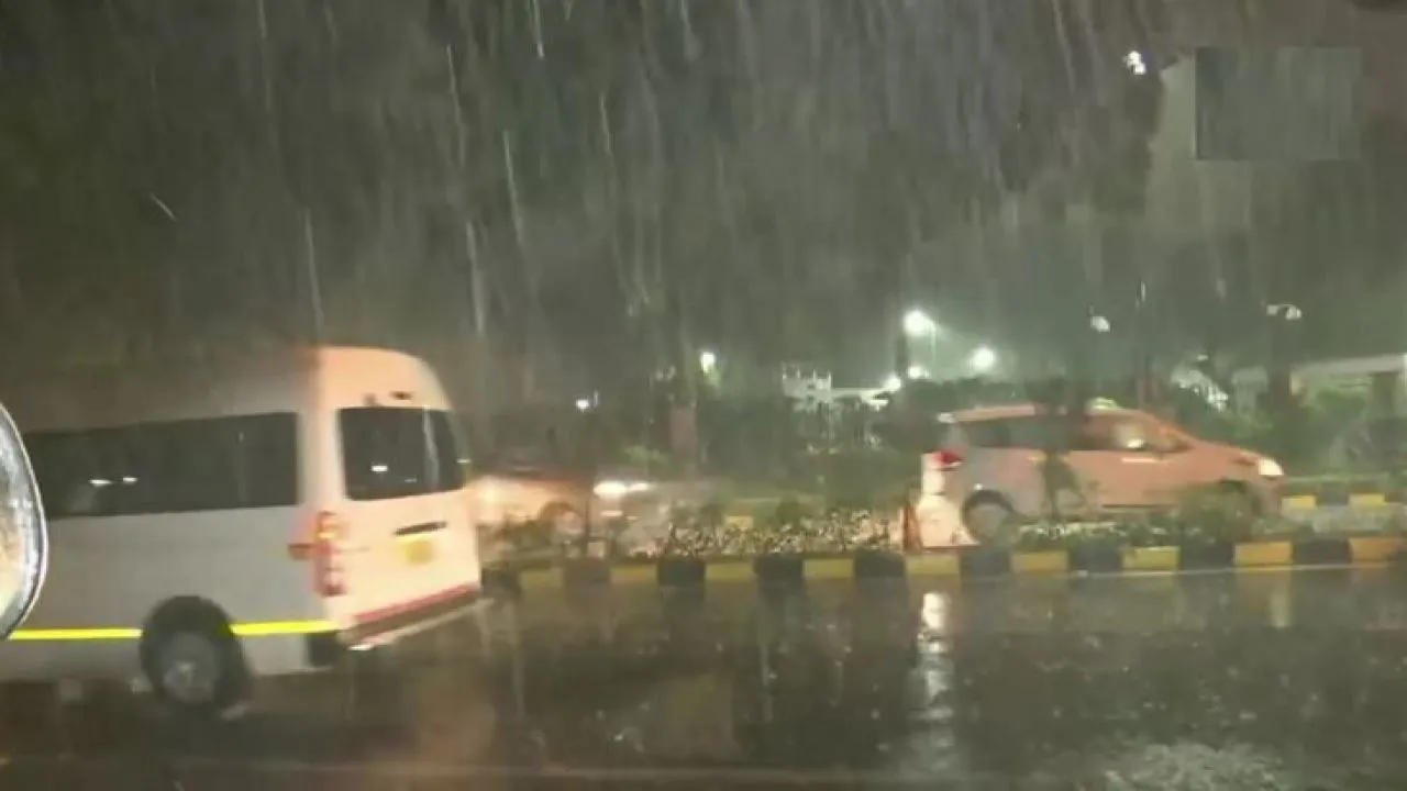 दिल्ली-NCR में प्रदूषण से मिल सकती है राहत, तेज हवा के बाद हुई बारिश