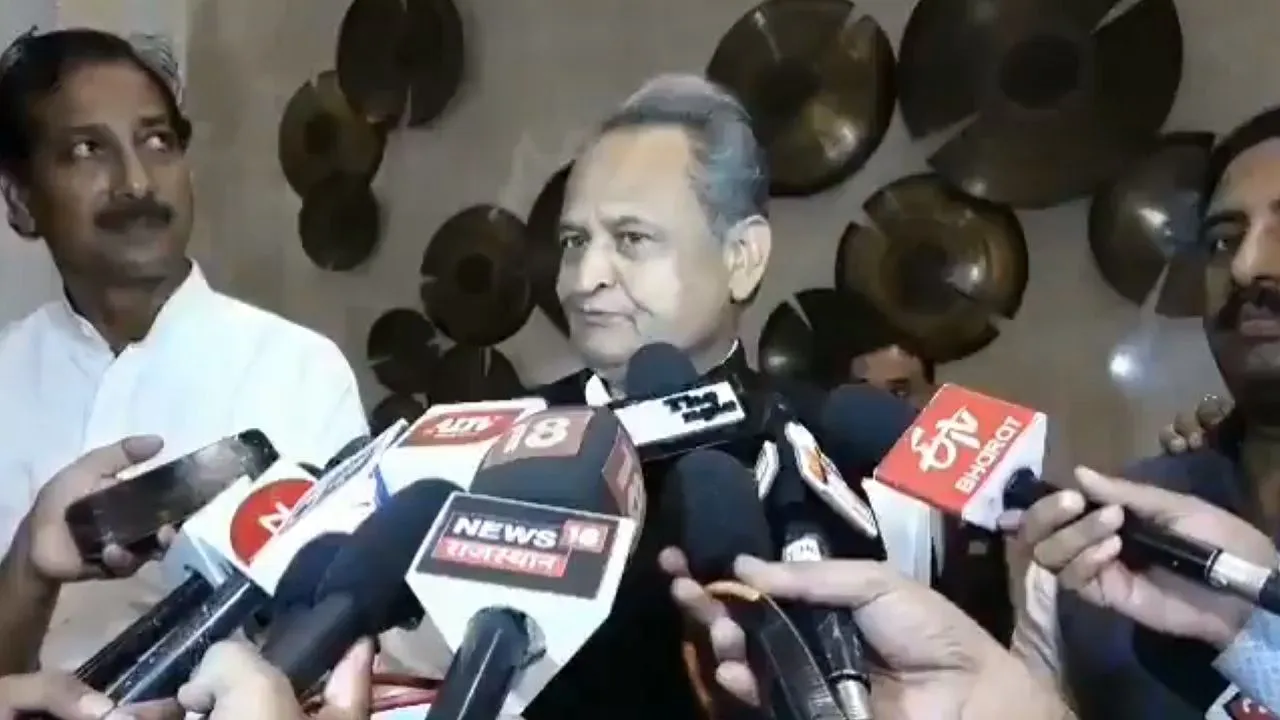 वेलेंटाइन डे को लेकर राजस्थान में मचा सियासी घमासान, कांग्रेस ने कहा 14 फरवरी को करें ये काम
