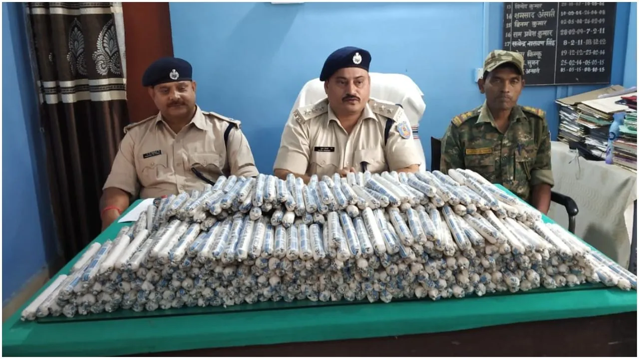 अर्धनिर्मित मकान से मिला भारी मात्रा में विस्फोटक, जांच में जुटी पुलिस