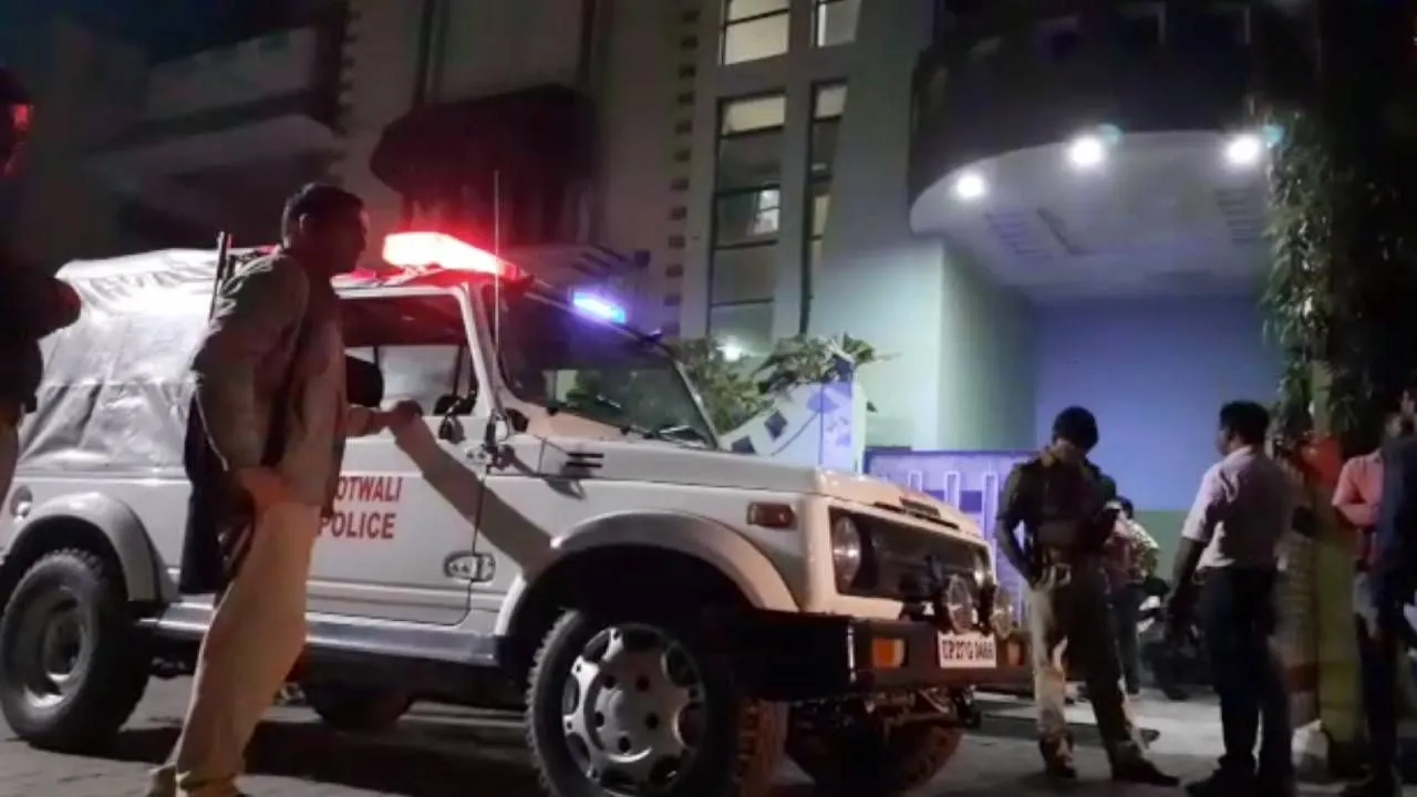 स्वामी चिन्मयानंद केसः बीजेपी नेता के घर पड़ा एसआईटी का छापा, लैपटॉप और पेनड्राइव जब्त