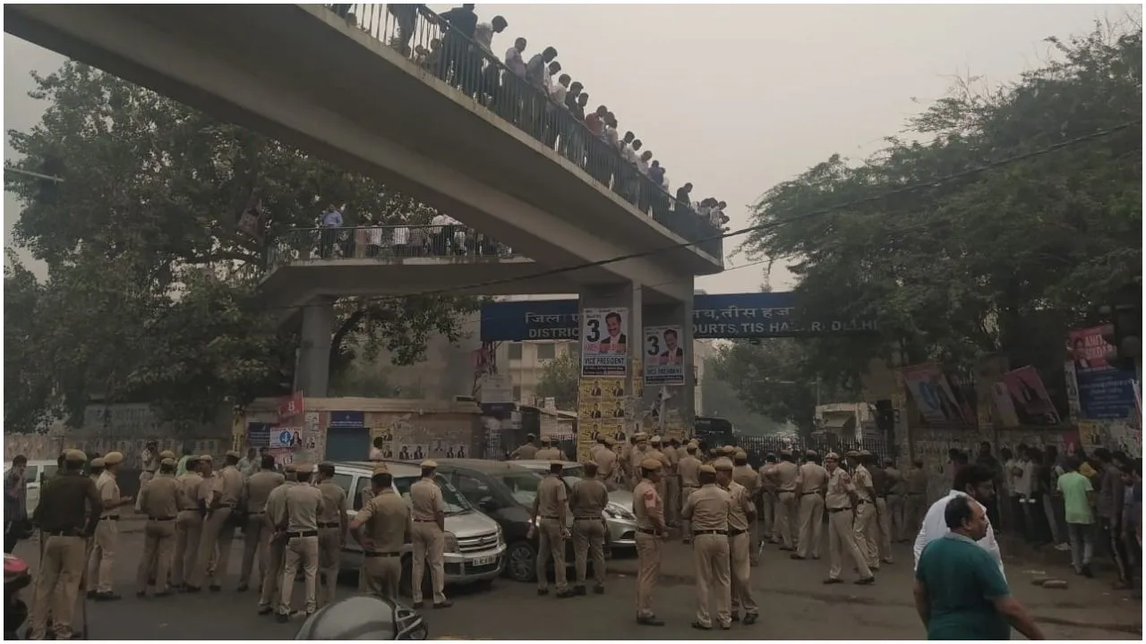तीस हजारी हिंसा : दिल्ली हाईकोर्ट के मुख्य न्यायाधीश ने वरिष्ठ पुलिस अफसरों से मुलाकात की