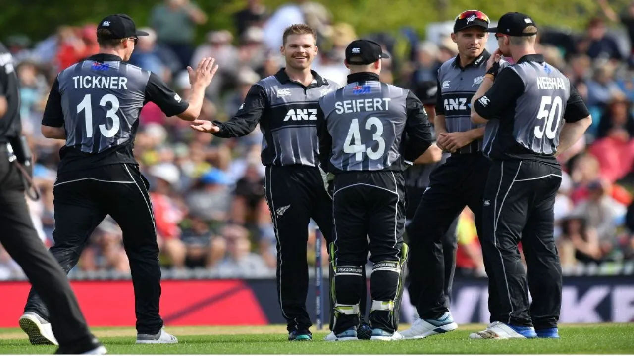 NZ vs ENG: रोमांचक मुकाबले में न्यूजीलैंड ने इंग्लैंड को 14 रनों से हराया, सीरीज में बनाई 2-1 की बढ़त