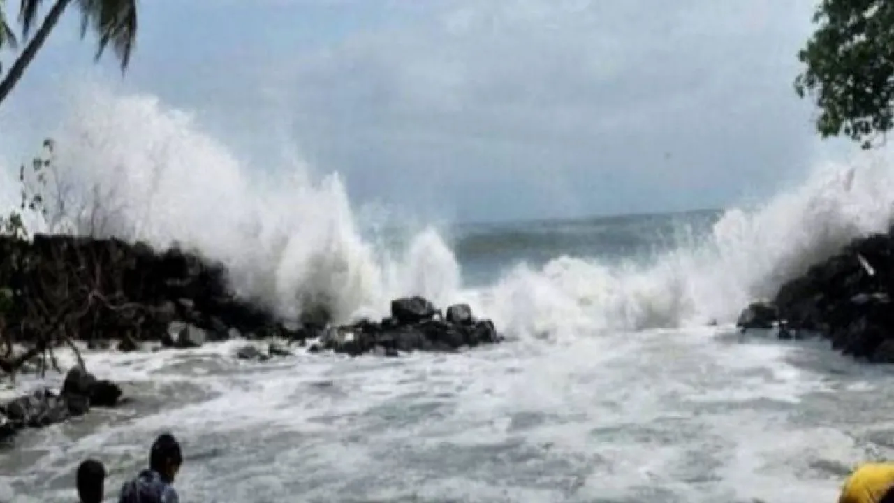 बंगाल की खाड़ी के ऊपर बने विक्षोभ से तूफान की आशंका बढ़ी
