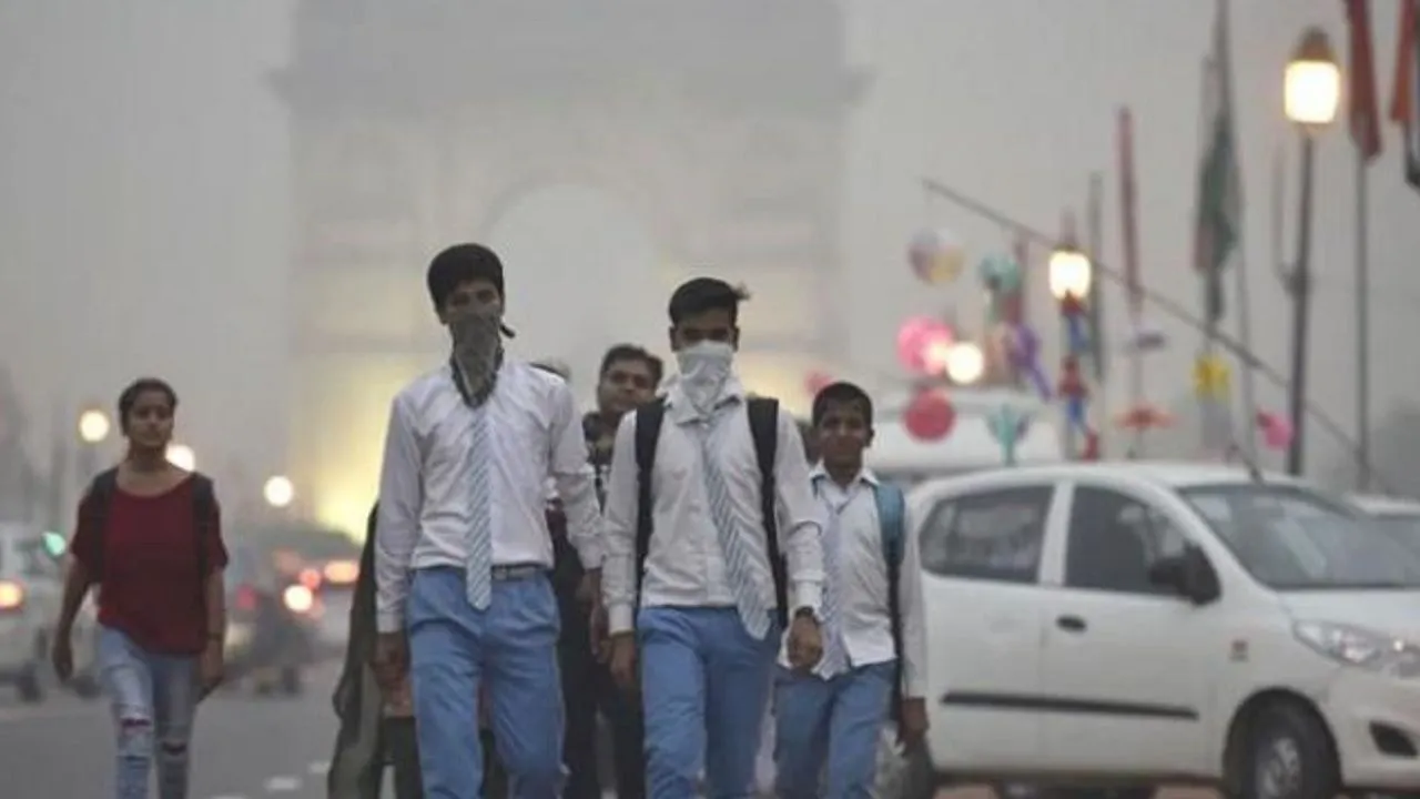 दिल्ली में स्कूल खुले, लेकिन प्रदूषण के कहर से कोई राहत नहीं, जानें आज का हाल