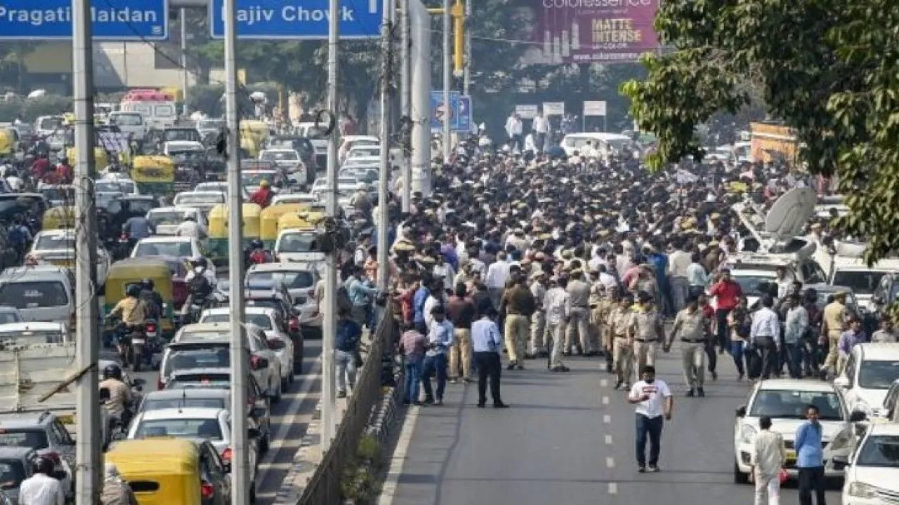 तीस हजारी हिंसा: वकीलों के साथ झड़प में फटा पुलिसकर्मी के कान का पर्दा, आईं गंभीर चोटें
