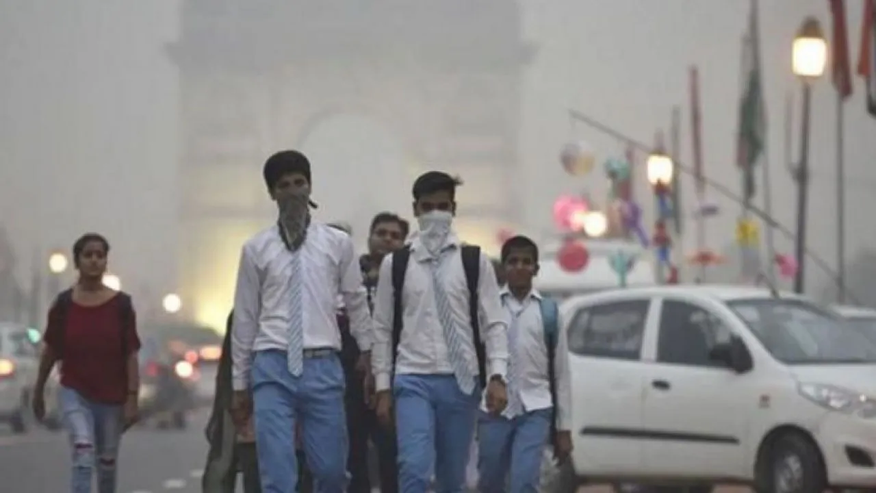भारी नमी के चलते दिल्ली (Delhi) में वायु गुणवत्ता (Air Quality) फिर ‘बहुत खराब’ श्रेणी में पहुंची