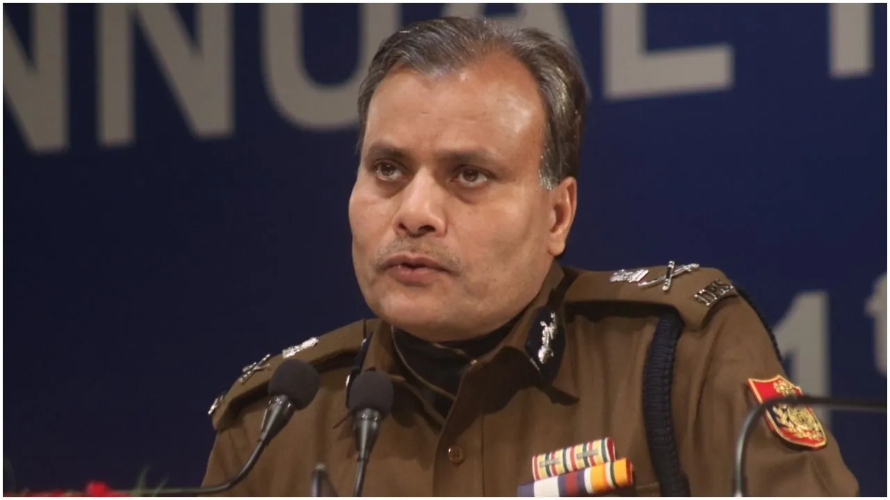 तीस हजारी कांड : दिल्ली के चर्चित पूर्व आला अफसर ने मांगा पुलिस कमिश्नर अमूल्य पटनायक से इस्तीफा