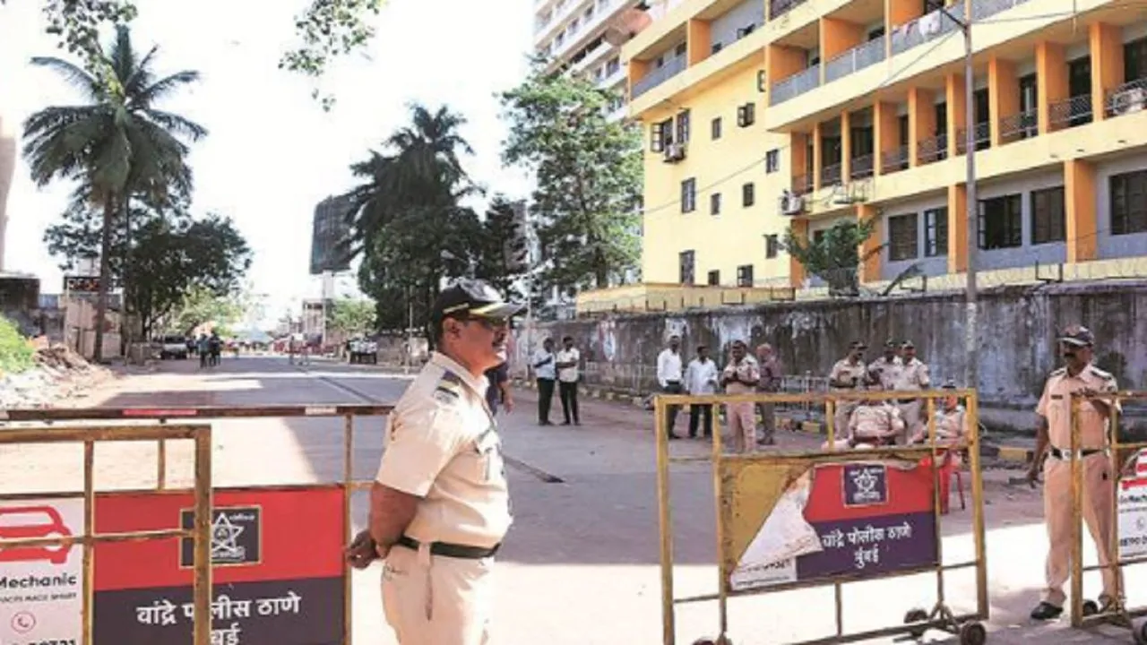 महाराष्ट्र में शिवसेना ने अपने विधायकों की सुरक्षा के लिए लगाई पुलिस कमिश्नर से गुहार