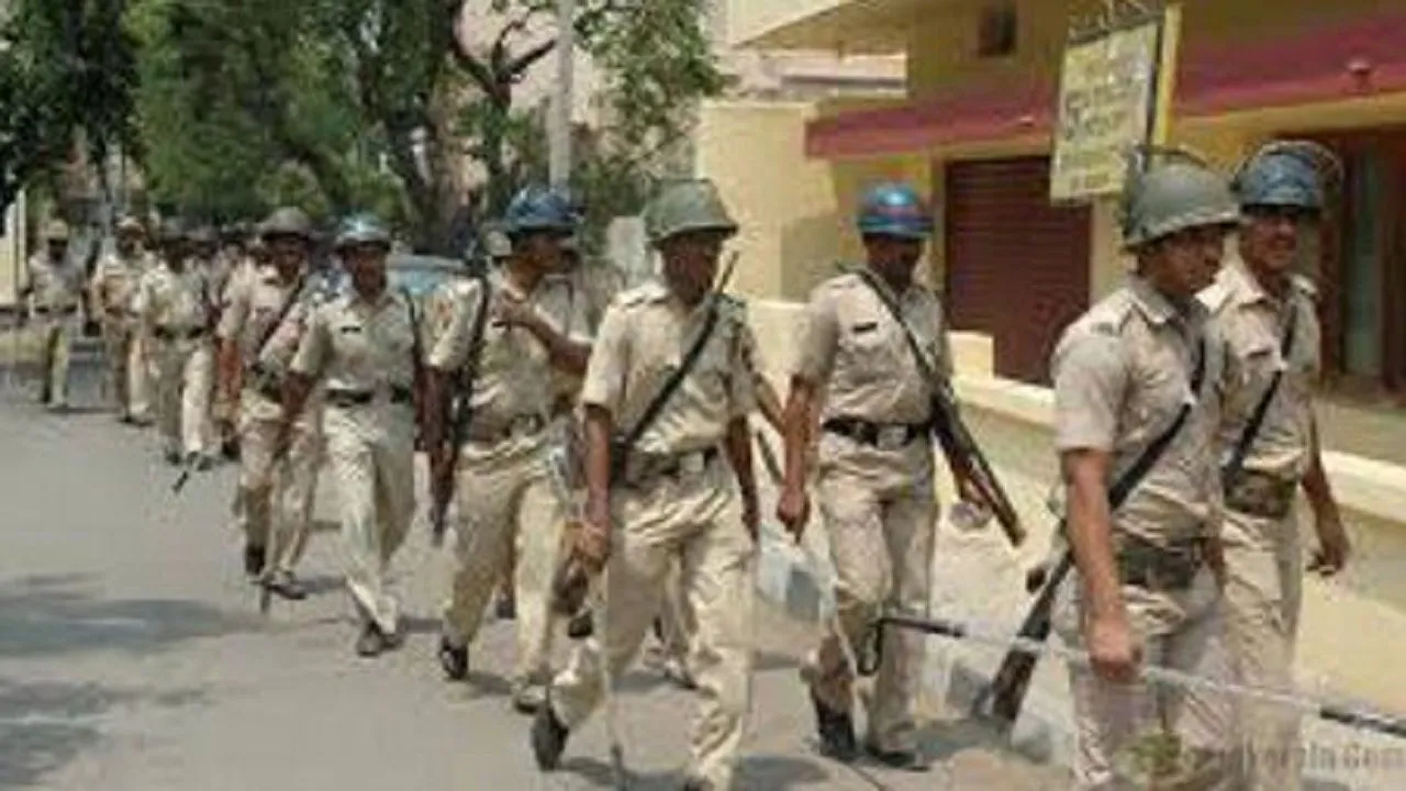 अयोध्या फैसले के बाद प्रशासन-पुलिस ने विभिन्न जगहों पर संयुक्त रूप से किया फ्लैग मार्च