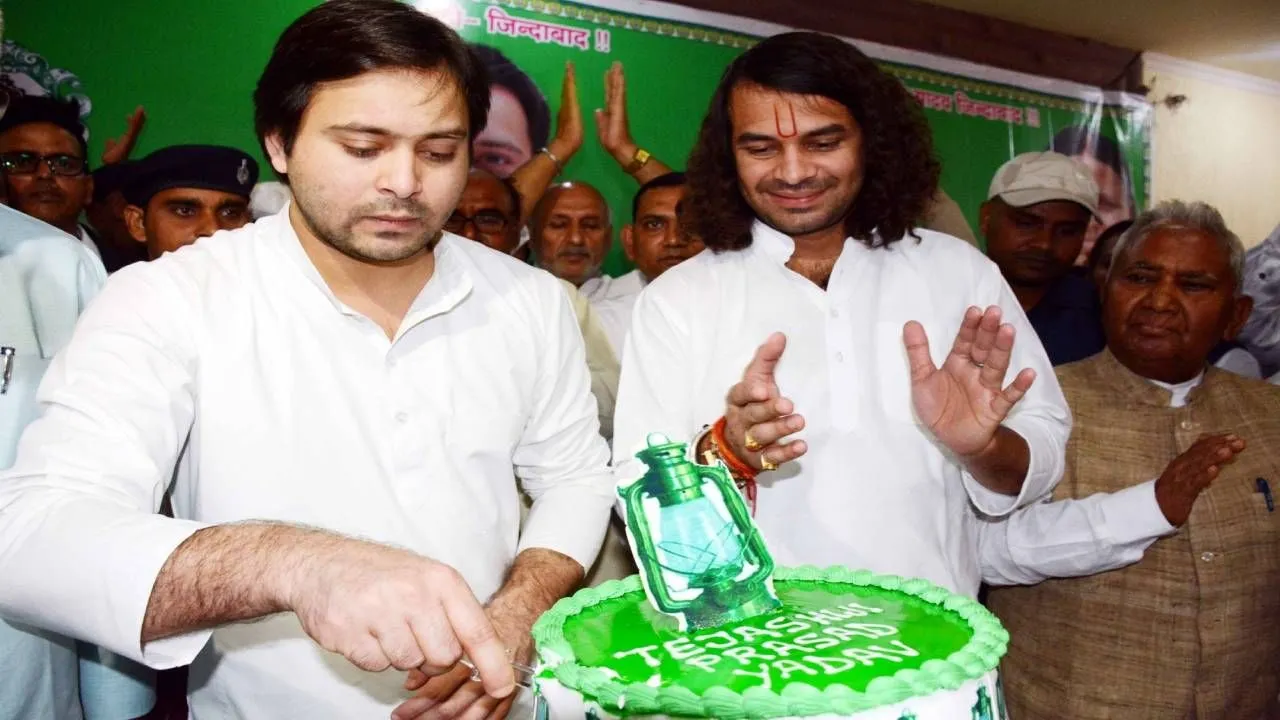 तेजस्वी यादव ने अपने जन्मदिन पर काटा इतना महंगा केक, बड़े भाई तेजप्रताप ने ऐसे दी बधाई