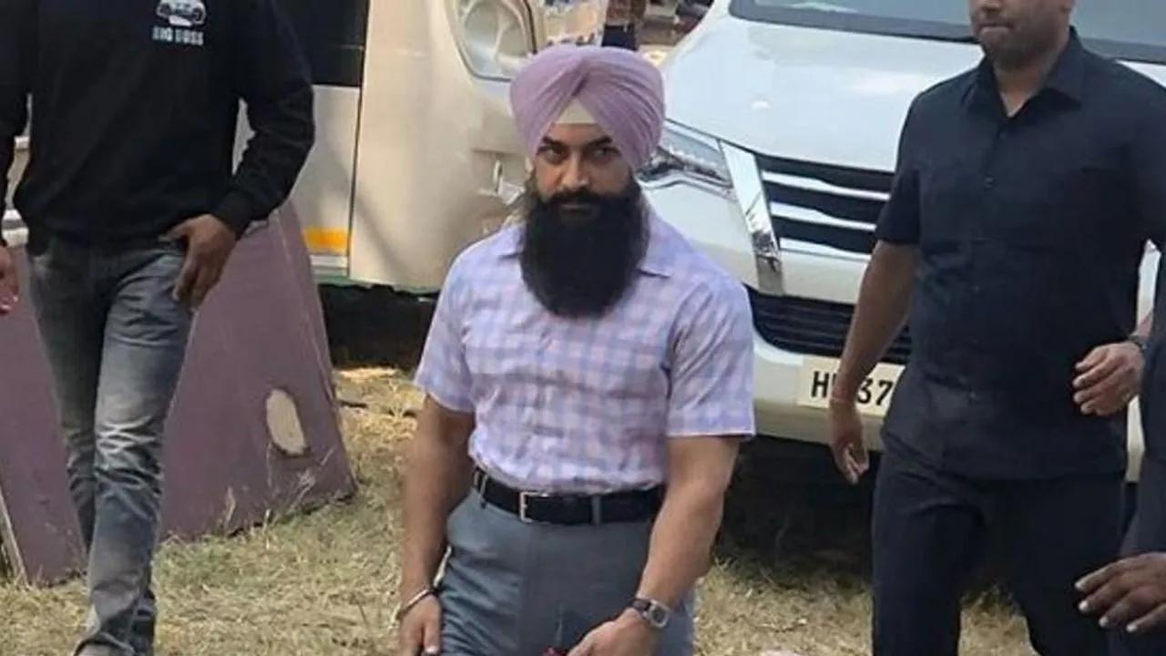 'लाल सिंह चड्ढा' के शूटिंग सेट से वायरल हुआ आमिर खान का लुक, इंटरनेट पर मची सनसनी
