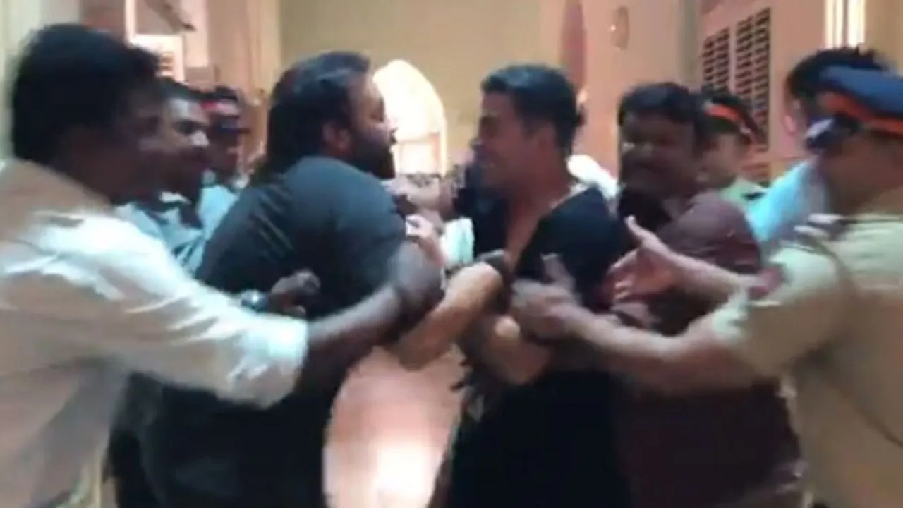 Video: अक्षय कुमार और रोहित शेट्टी के बीच हुई हाथापाई, बीच बचाव में आई पुलिस