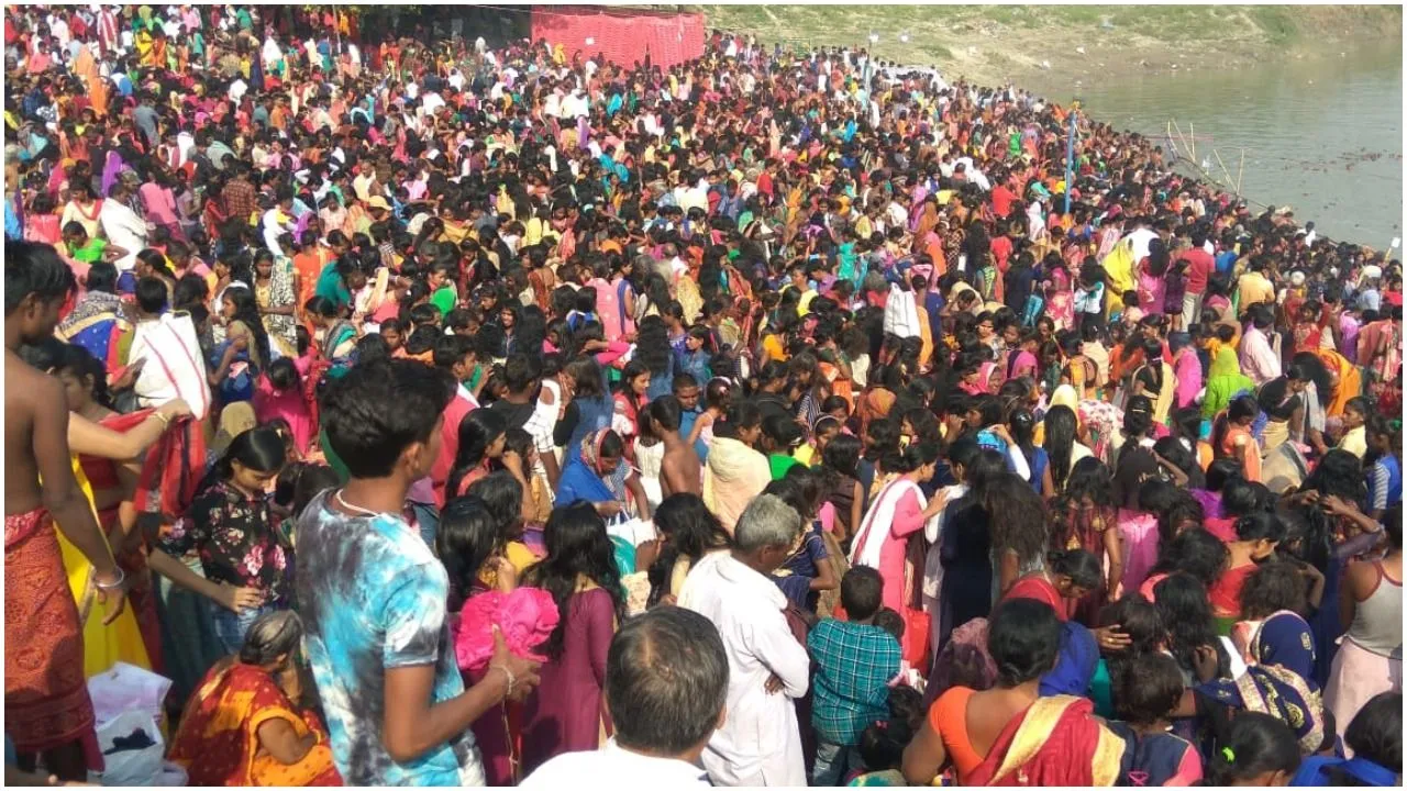 कार्तिक पूर्णिमा स्नान के चलते सिमिरिया में श्रद्धालुओं की उमड़ी भीड़