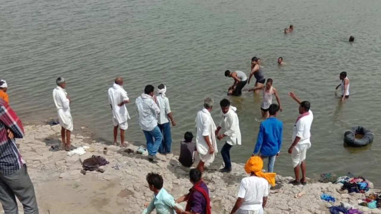 कार्तिक पूर्णिमा पर स्नान करने गए 10 लोगों की अलग अलग हादसे में मौत, दो लापता