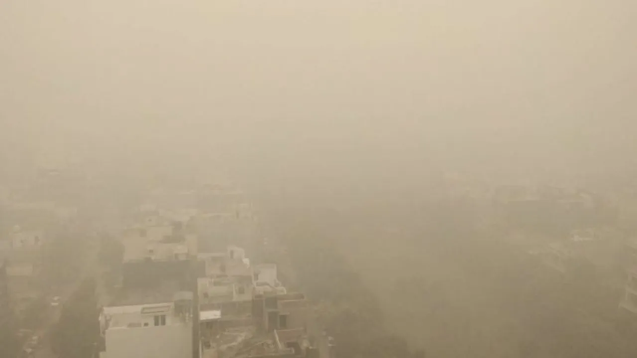दिल्ली में फिर खतरनाक स्तर पर पहुंचा प्रदूषण, इमरजेंसी की कैटगरी में पहुंचने की आशंका
