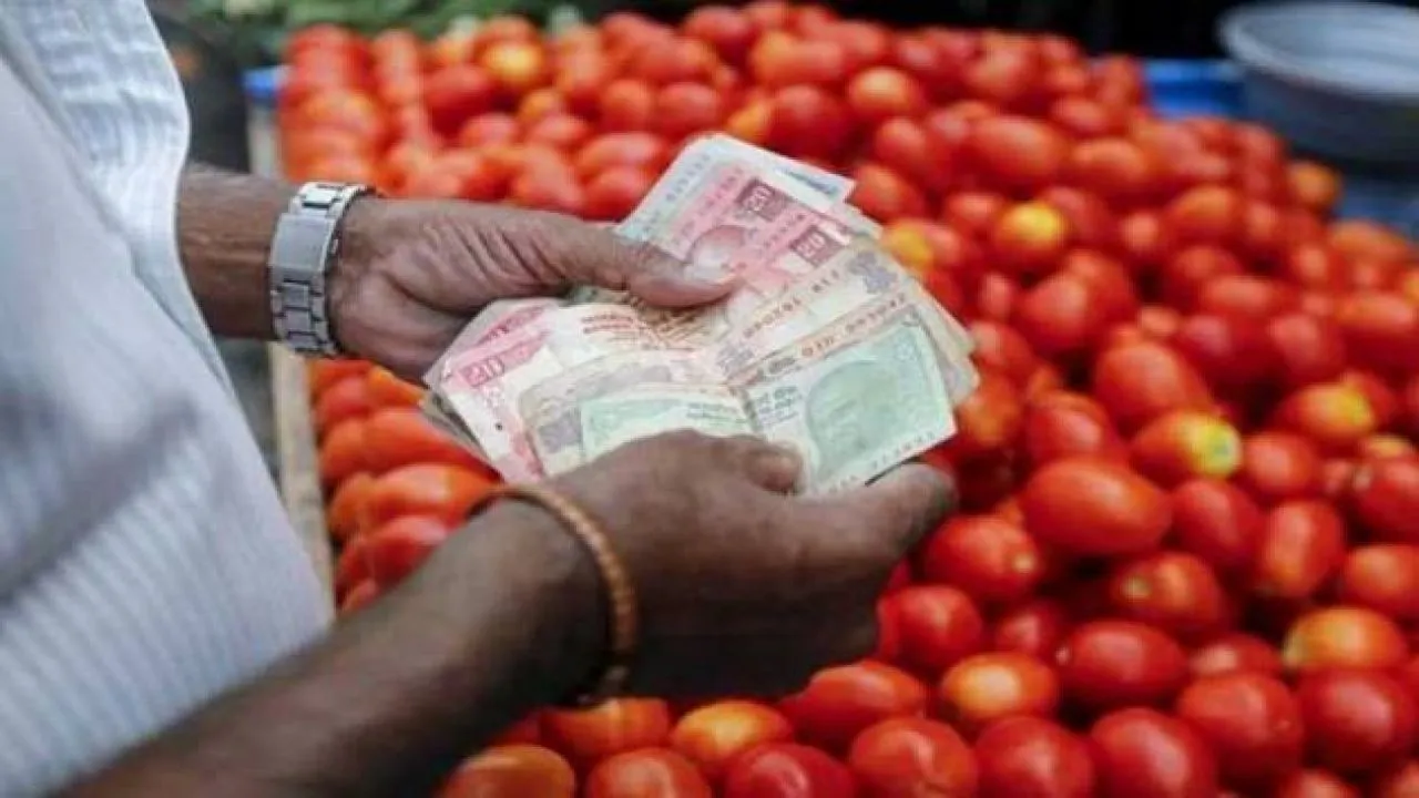 कंगाल पाकिस्तान में महंगाई सातवें आसमान पर, अब इस देश से टमाटर आयात करने पर कर रहा विचार