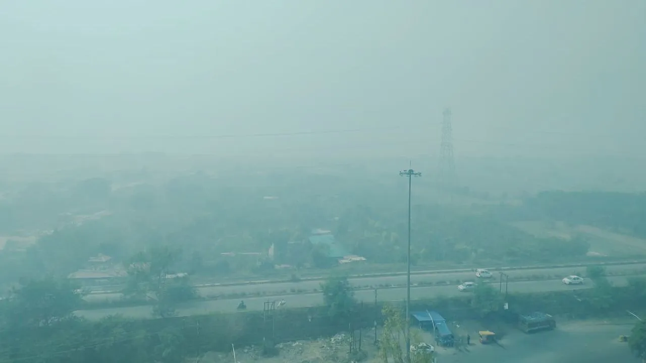 वायु प्रदूषण हुआ खतरनाक, आदेश के बाद भी गाजियाबाद में खुले स्कूल