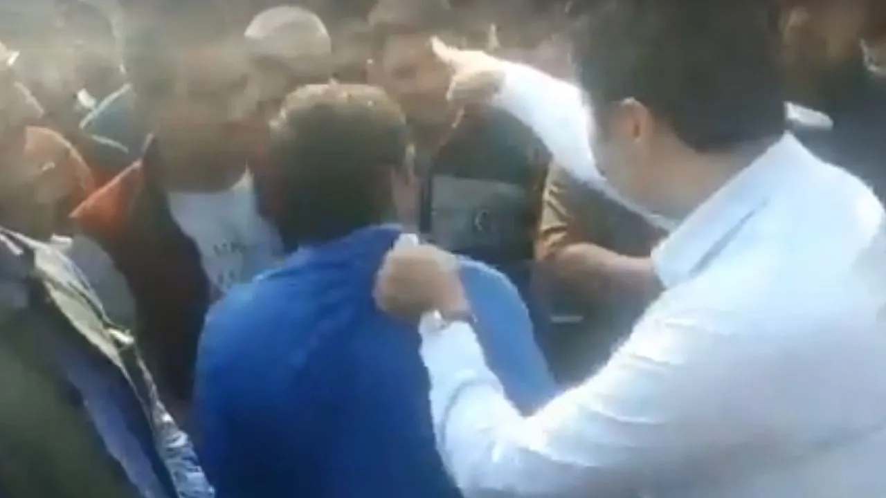 मृतक के परिजनों से बदसलूकी करने वाले अमेठी (Amethi) के DM पर गिरी गाज