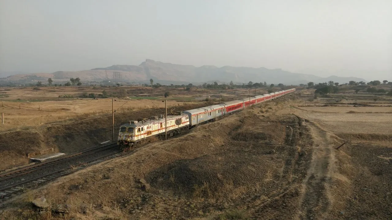 इन ट्रेनों में चाय पीने के लिए खर्च करने होंगे 35 रुपये, खाने की कीमत में भी होगी भारी बढ़ोतरी