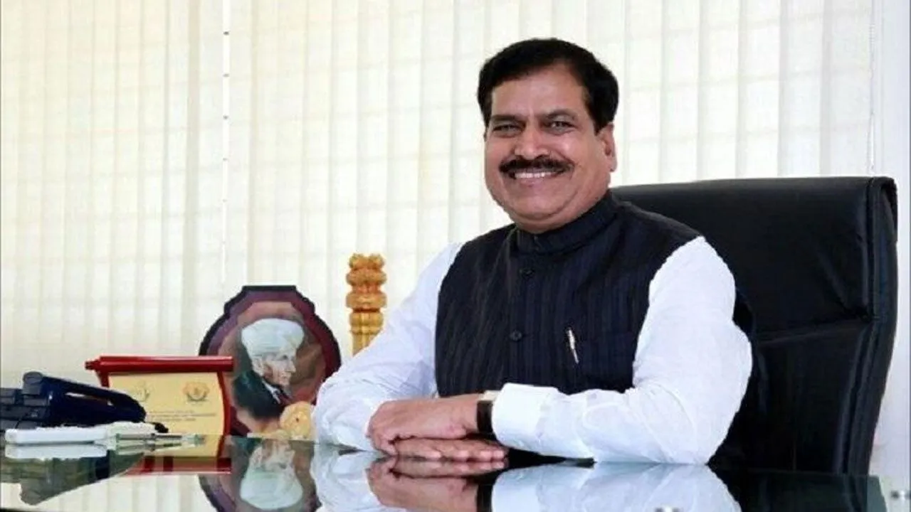 केंद्रीय मंत्री सुरेश अंगड़ी का अजीबोगरीब बयान, एयरपोर्ट फुल है, खूब हो रही है शादियां तो मंदी कैसे?