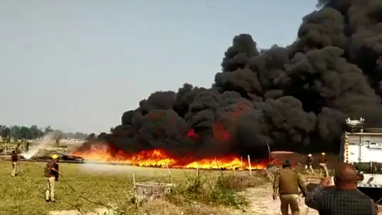 Unnao: उग्र हुआ किसानों का प्रदर्शन, दो जगहों पर आगजनी, सब स्टेशन और ट्रक खाक