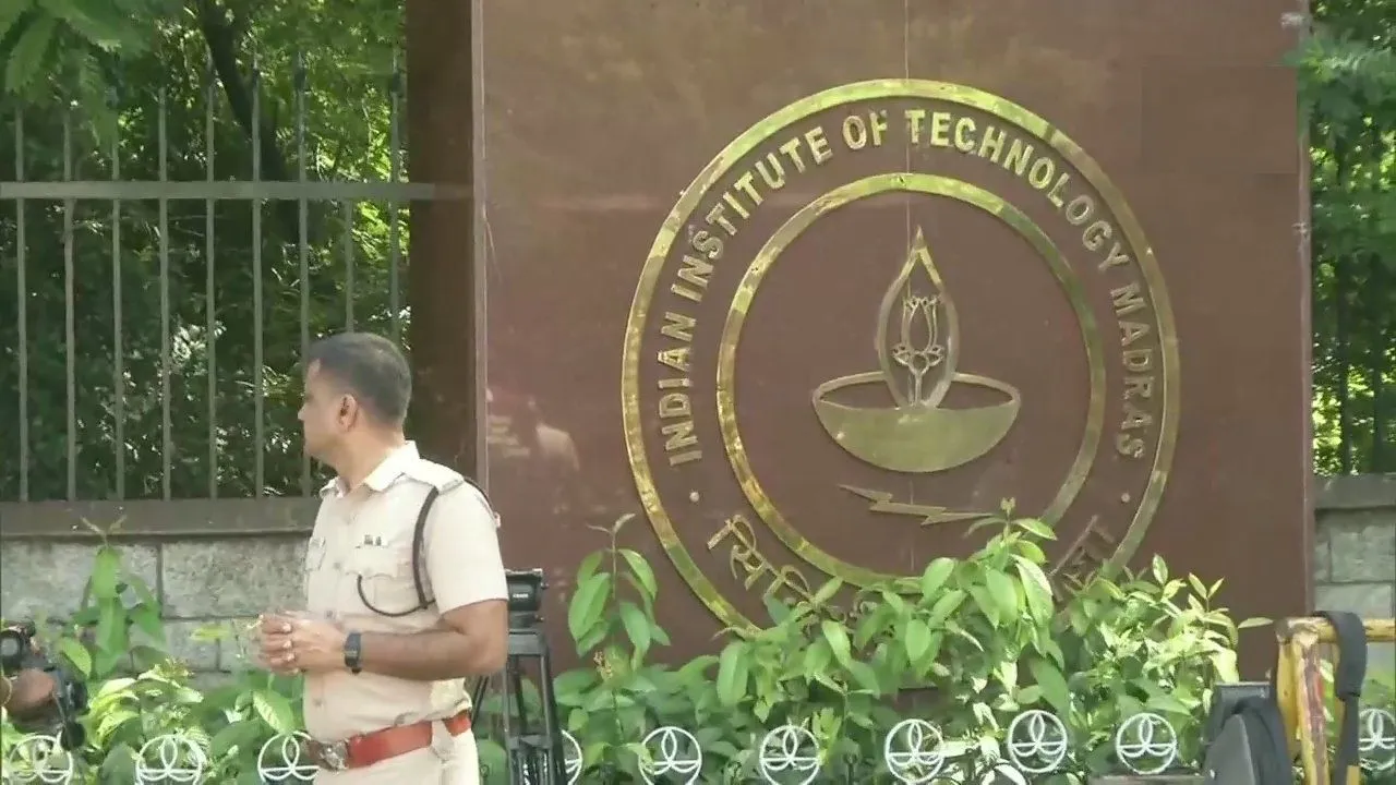 IIT Madras फातिमा लतीफ सुसाइड केस: लोकसभा में उठा मामला, HRD मंत्री ने जांच के बाद कार्रवाई की बात कही