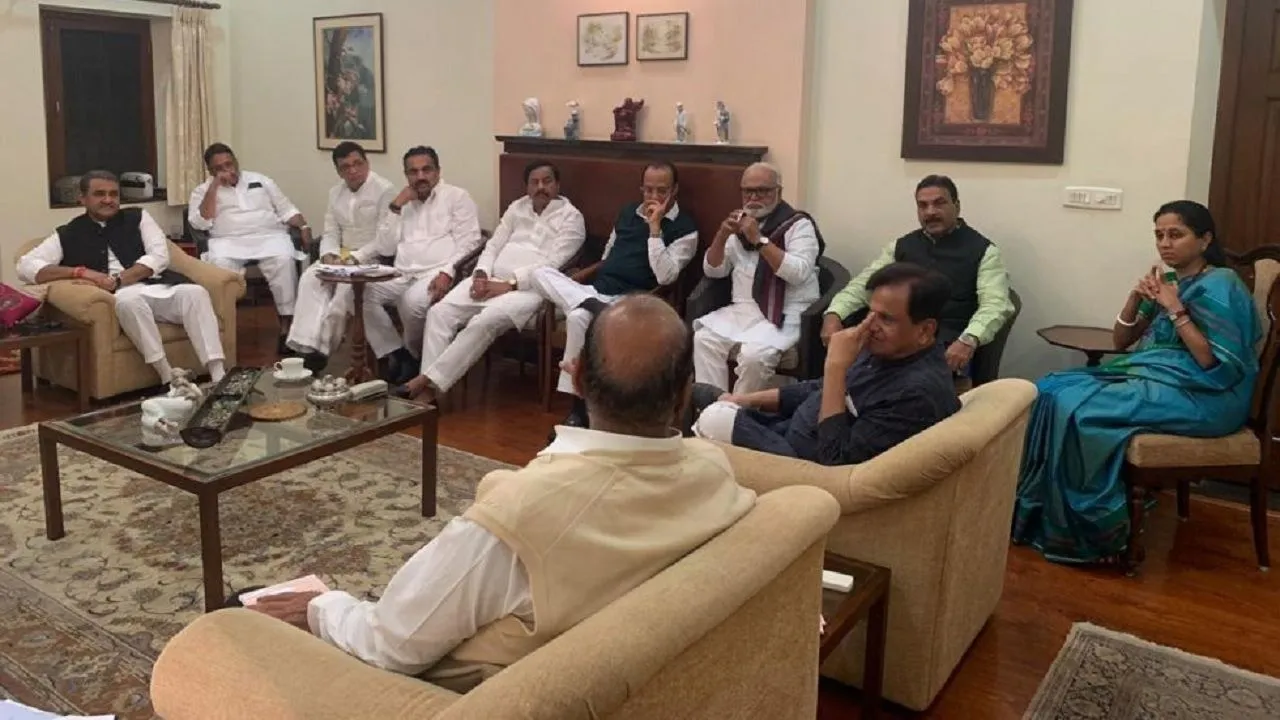 Maharashtra govt formation: कल महाराष्ट्र को मिल सकता है नया CM, Congress-NCP की बैठक आज