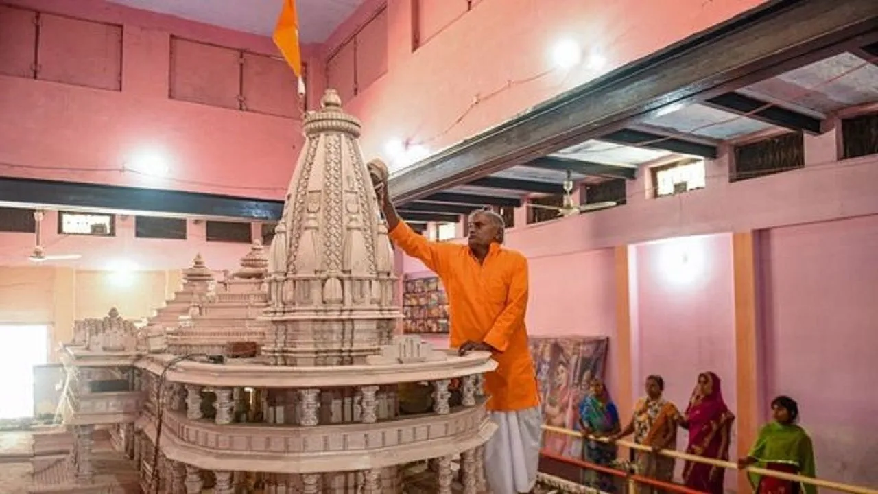 अयोध्या में श्रीराम मंदिर निर्माण के लिए एक महीने की सेलरी दान में देंगे BJP MLA श्रीराम सोनकर