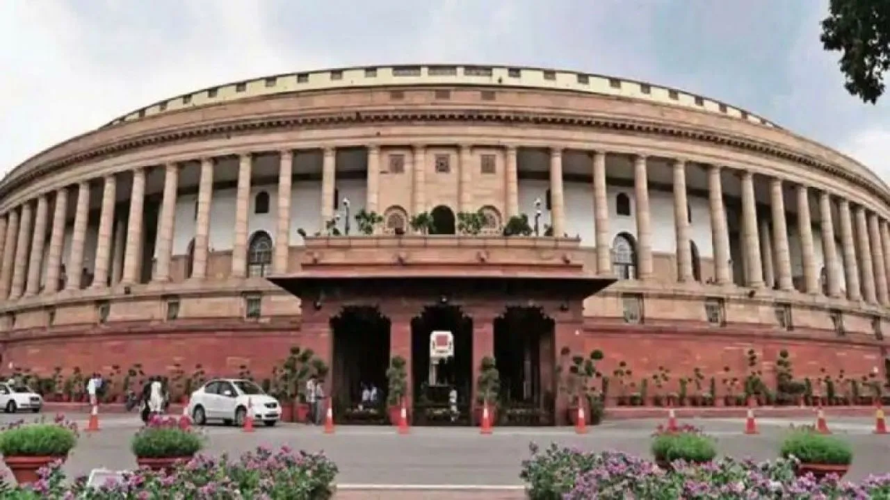 Parliament Winter Session 5th Day: चुनावी बॉन्ड में पारदर्शिता की मांग के लिए कांग्रेस ने संसद परिसर में किया विरोध प्रदर्शन