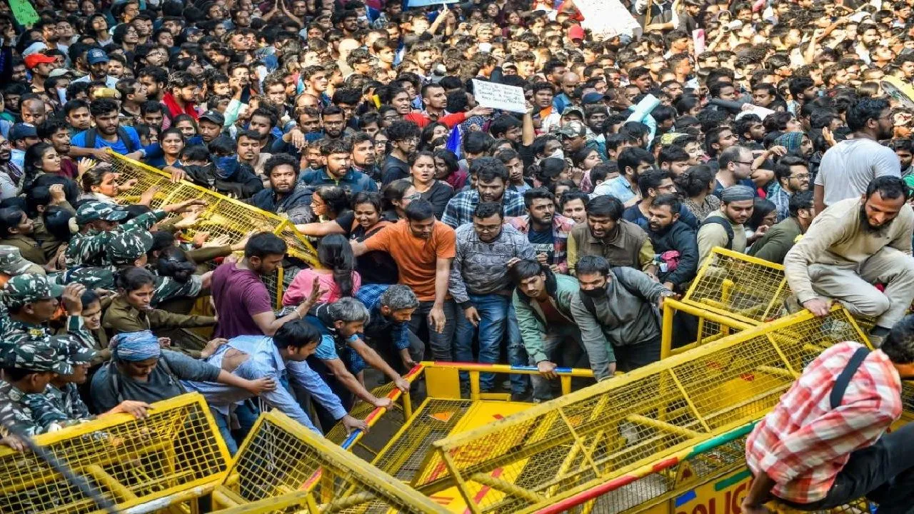 JNU को लेकर ऐसा रहा सोशल मीडिया का Reaction, देखें चौंकाने वाले आंकड़े
