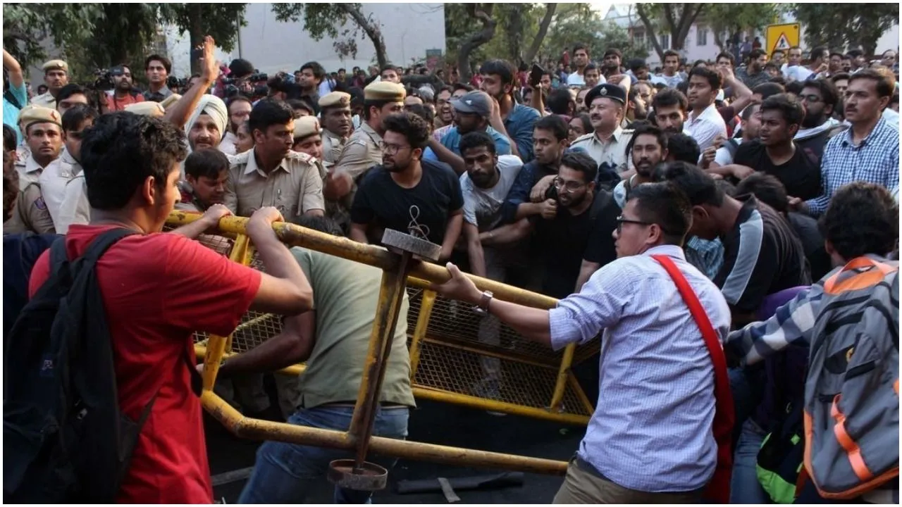 JNU छात्रों के लिए खुशखबरी, छात्रों को दी फीस में बड़ी राहत