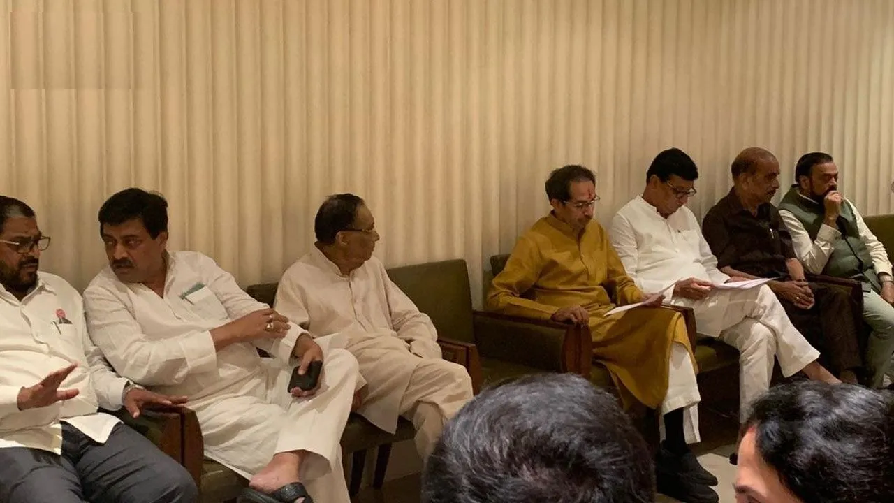Maharashtra: शिवसेना-कांग्रेस और एनसीपी ने राज्यपाल को विधायकों के समर्थन की चिट्ठी सौंपी