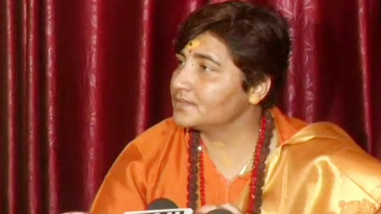 साध्वी प्रज्ञा ने नाथूराम गोडसे को फिर बताया देशभक्त, कार्रवाई कर सकती है बीजेपी