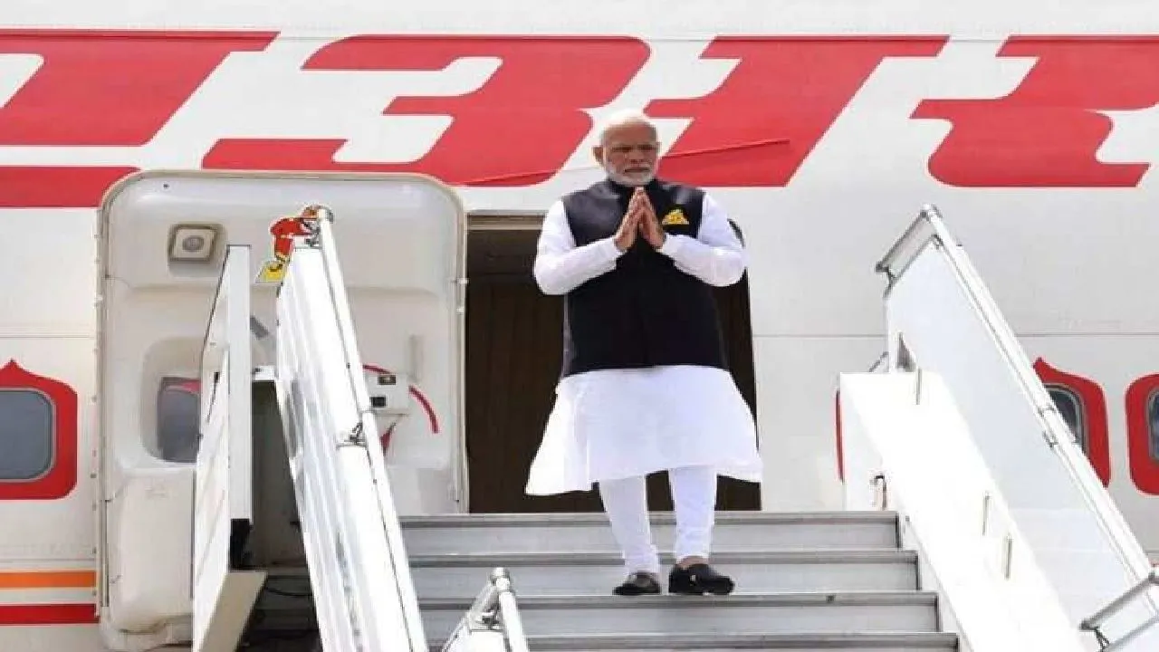विदेश दौरे पर फ्लाइट के बीच में रुकने पर ऐसे देश का पैसा बचाते हैं PM मोदी